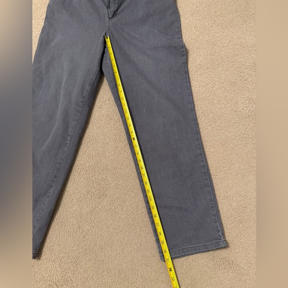 Gloria Vanderbilt | Grey Amanda Jeans | Size 18 - Picture 5 of 8